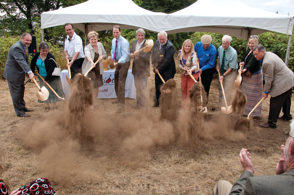 Pictured L. to R.: Salem-Keizer Transit GM Allan Pollock, Board Members Marcia Kelley and Ron Christopher, Keizer Mayor Lore Christopher, US Sen. Ron Wyden, US Rep. Kurt Schrader, SKT Board President Jerry Thompson, SKT Board Members Kate Tarter and Bob Krebs, State Senate President Peter Courtney, State Rep. Kim Thatcher, and SKT Board Member Steve Evans.