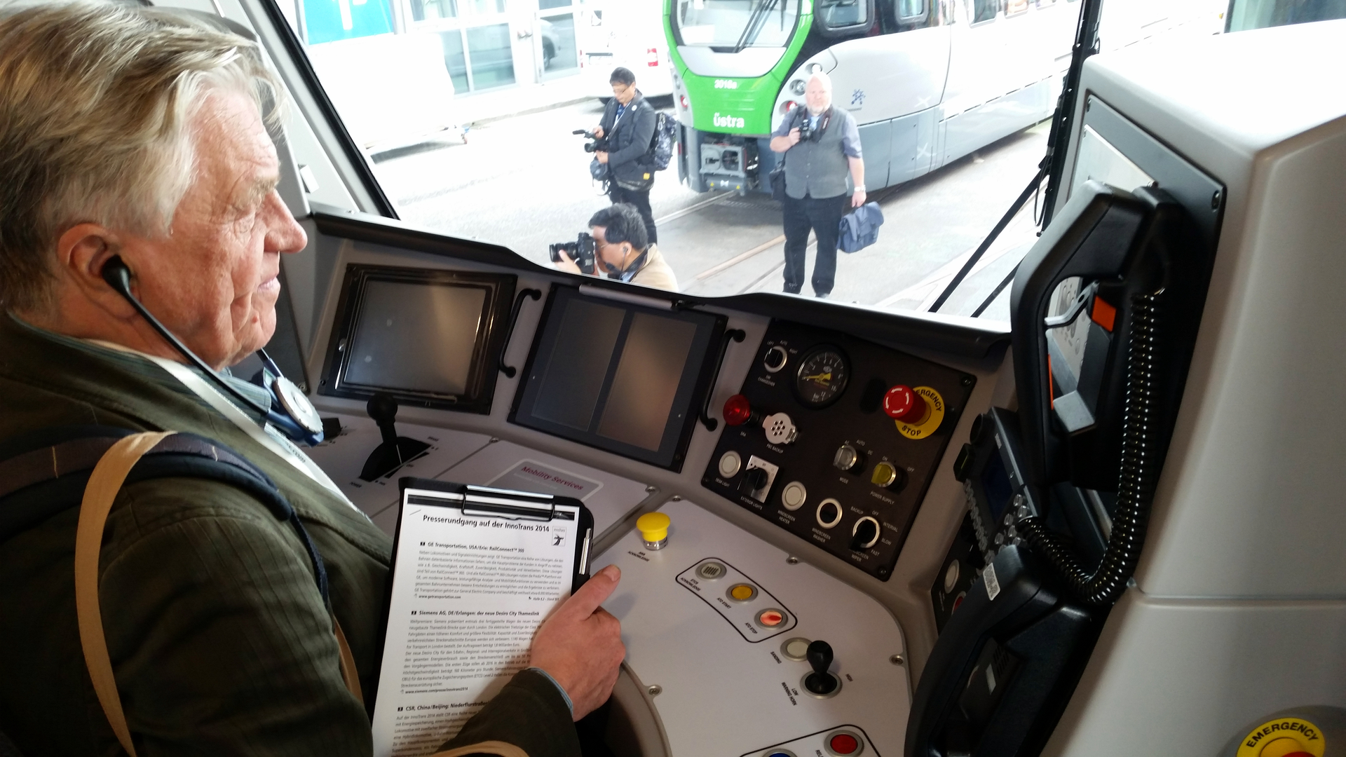 The Desiro City is Siemens&rsquo; UK platform for maximum flexibility and low energy consumption. The lightweight construction of the train and the bogies combined with an intelligent vehicle control system reduce the total energy consumption by up to 50 percen