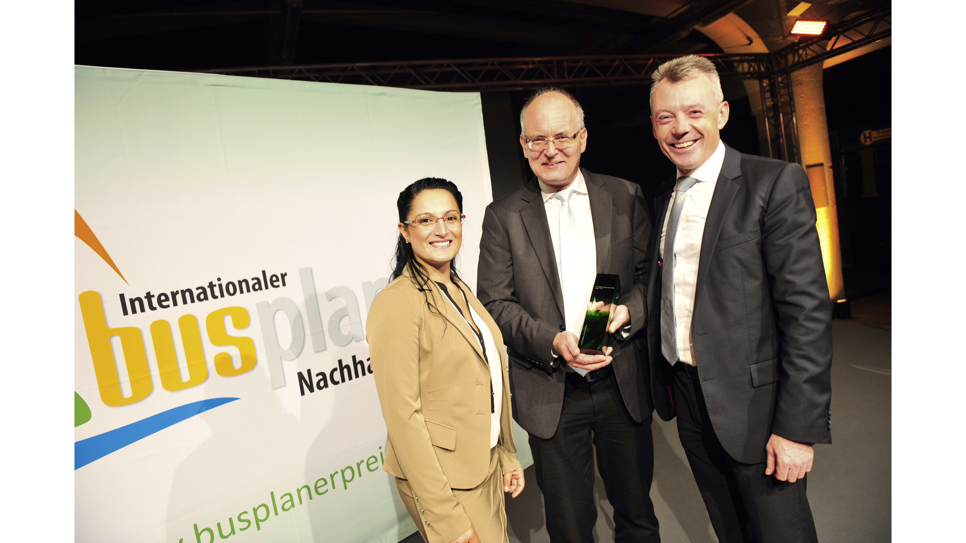 From right to left, Hans-Arno Linkenheil, head of axle systems product center for buses at ZF, and Harald Wendl, project manager AVE 130 at ZF, receive the International busplaner Sustainability Prize 2015.
