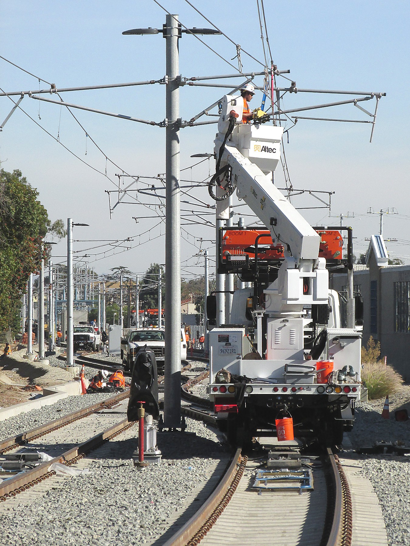 A collaborative mindset for large-scale projects requires a commitment of senior management.