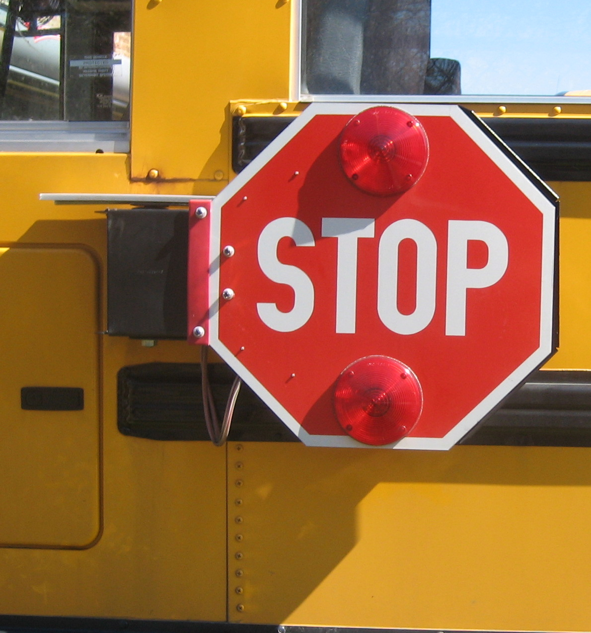 StopSignSchoolbusAlgiers 562f968aa82c3