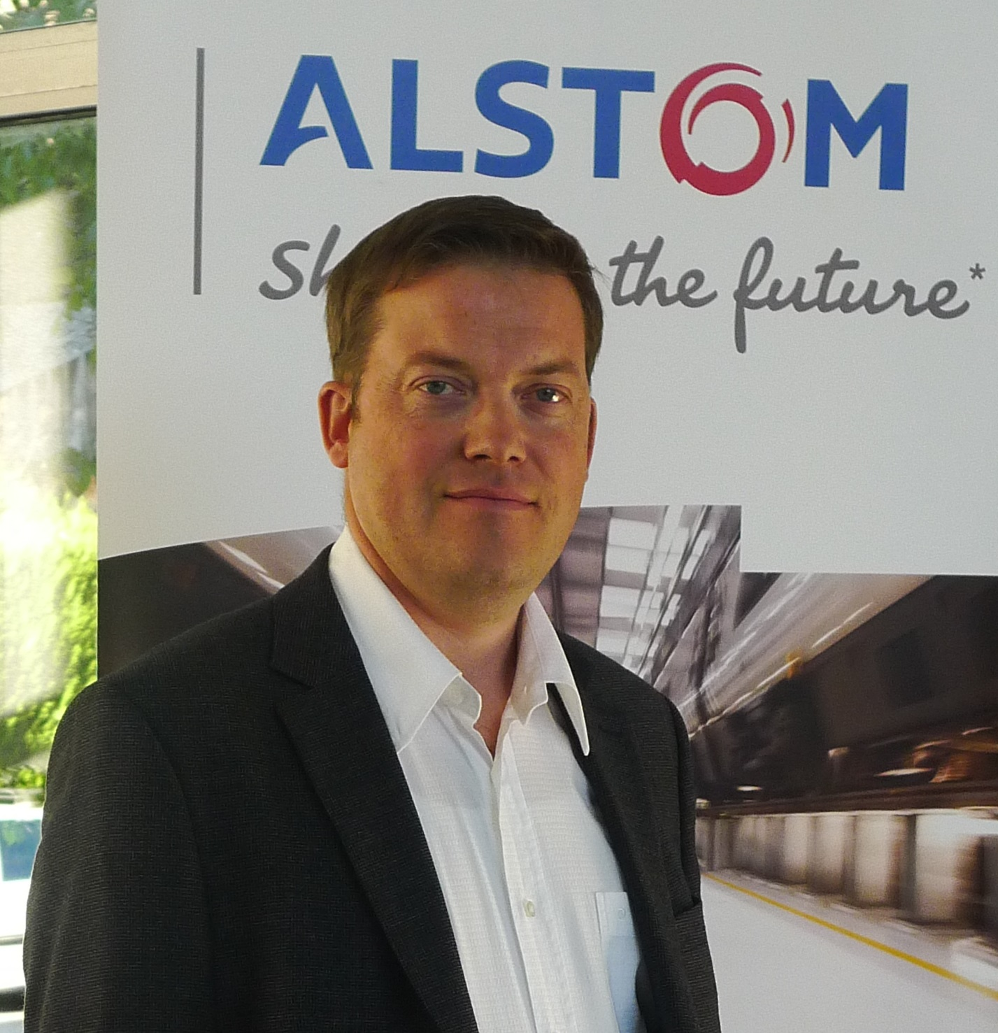 Romuald Gicquel is a graduate of Ecole Polytechnique and Ecole des Mines in Paris.