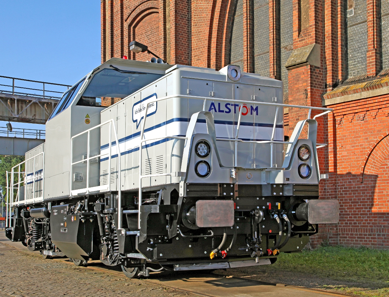 148679 Med Res H3 Hybrid Locomotive Img8592rbp 56facc88f0a7e