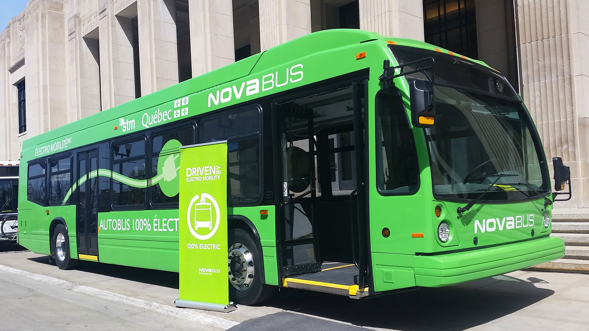 The Nova LFSe is a battery-electric bus that runs on a TM4 Sumo HD electric powertrain and 4 Volvo high voltage lithium-ion batteries in parallel.