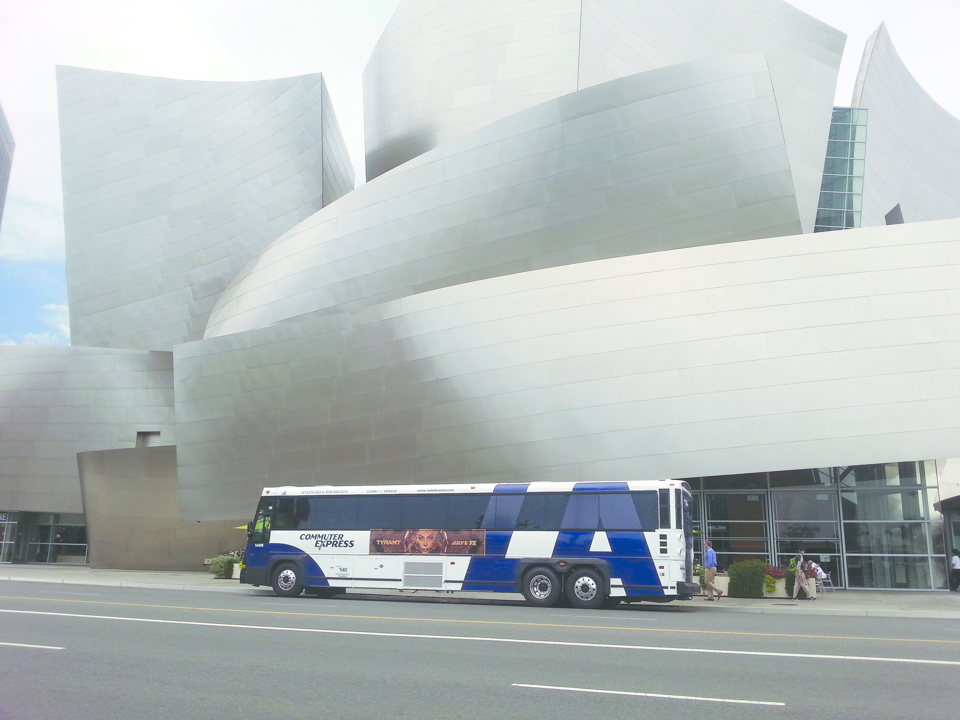 LA DOT new CNG MCI Commuter Coach 577e50ce45ab5