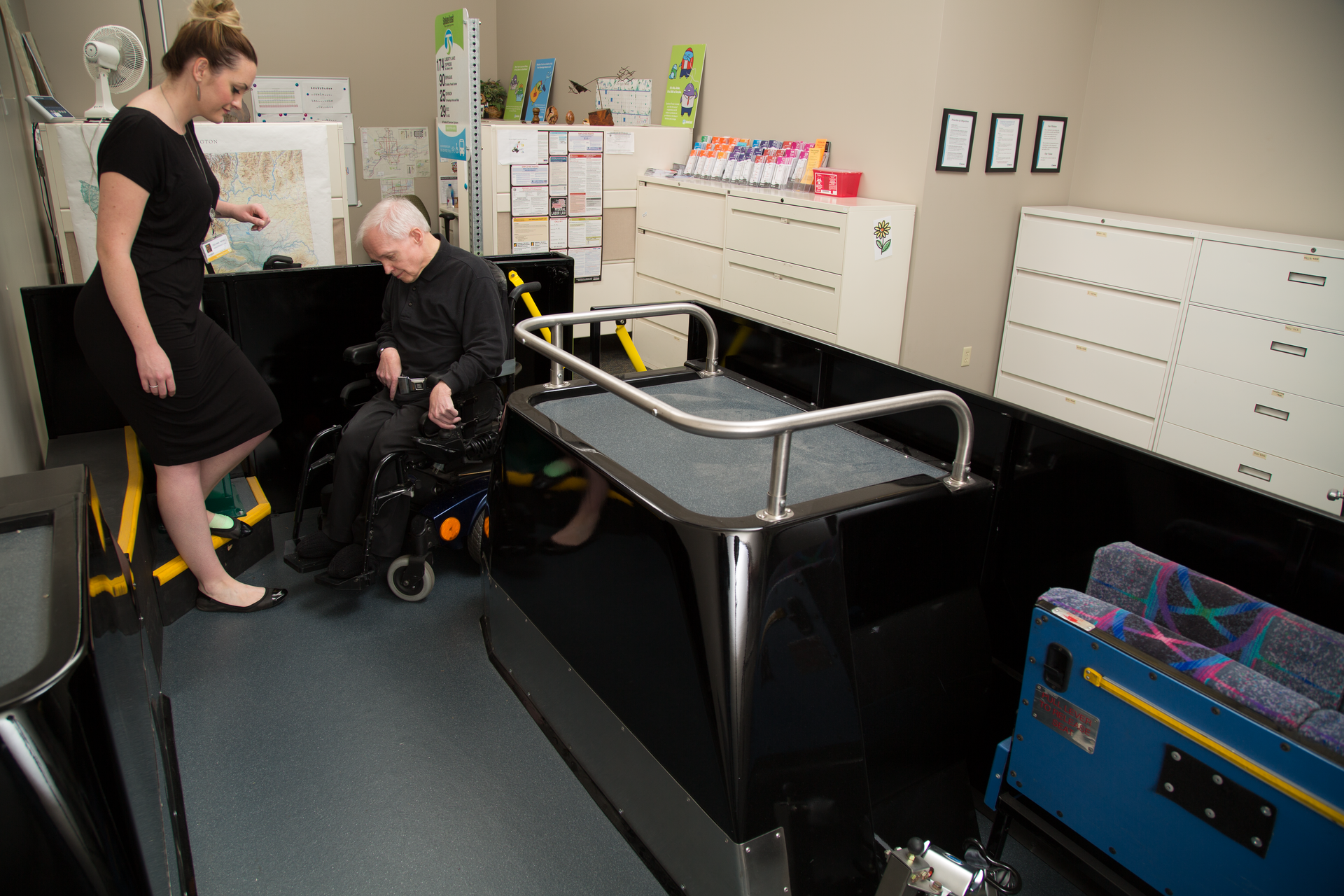 STA Mobility Center Program Manager Delana Newell working with a rider in the mobility training simulator. Read more on how STA is seeing savings in its paratransit service at MassTransitmag.com/12272828.