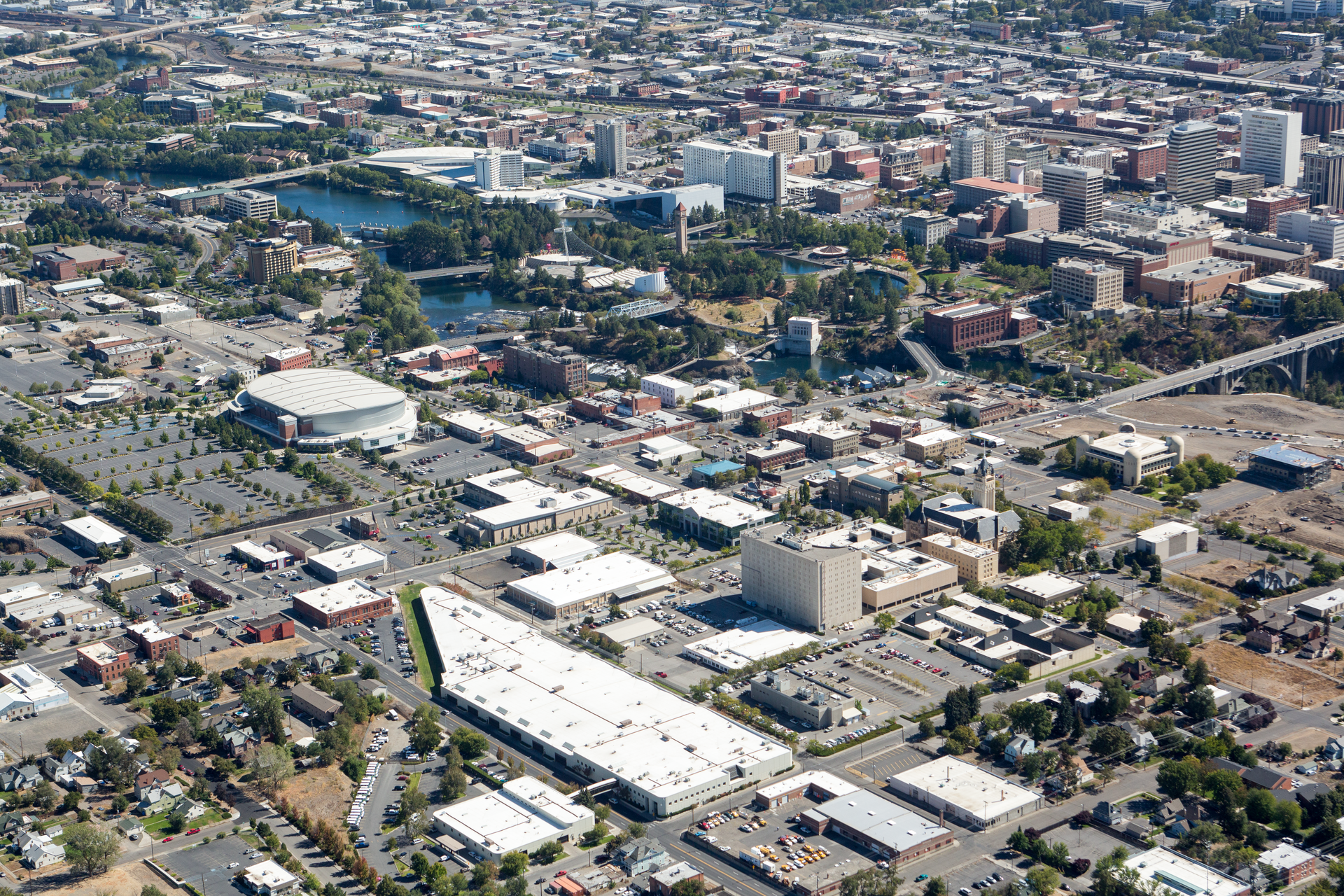 Aerial image of downtown Spokane with STA administrative offices and bus garages where all buses and paratransit vans are parked inside overnight. Read more on the downtown STA Plaza renovation at MassTransitmag.com/12272829.