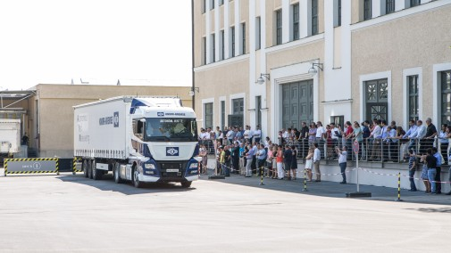 Autonomous Yard Maneuvering: At its Local Value Day in Munich, Knorr-Bremse demonstrated a semitrailer rig that can perform autonomous maneuvers in depots off the public roads.