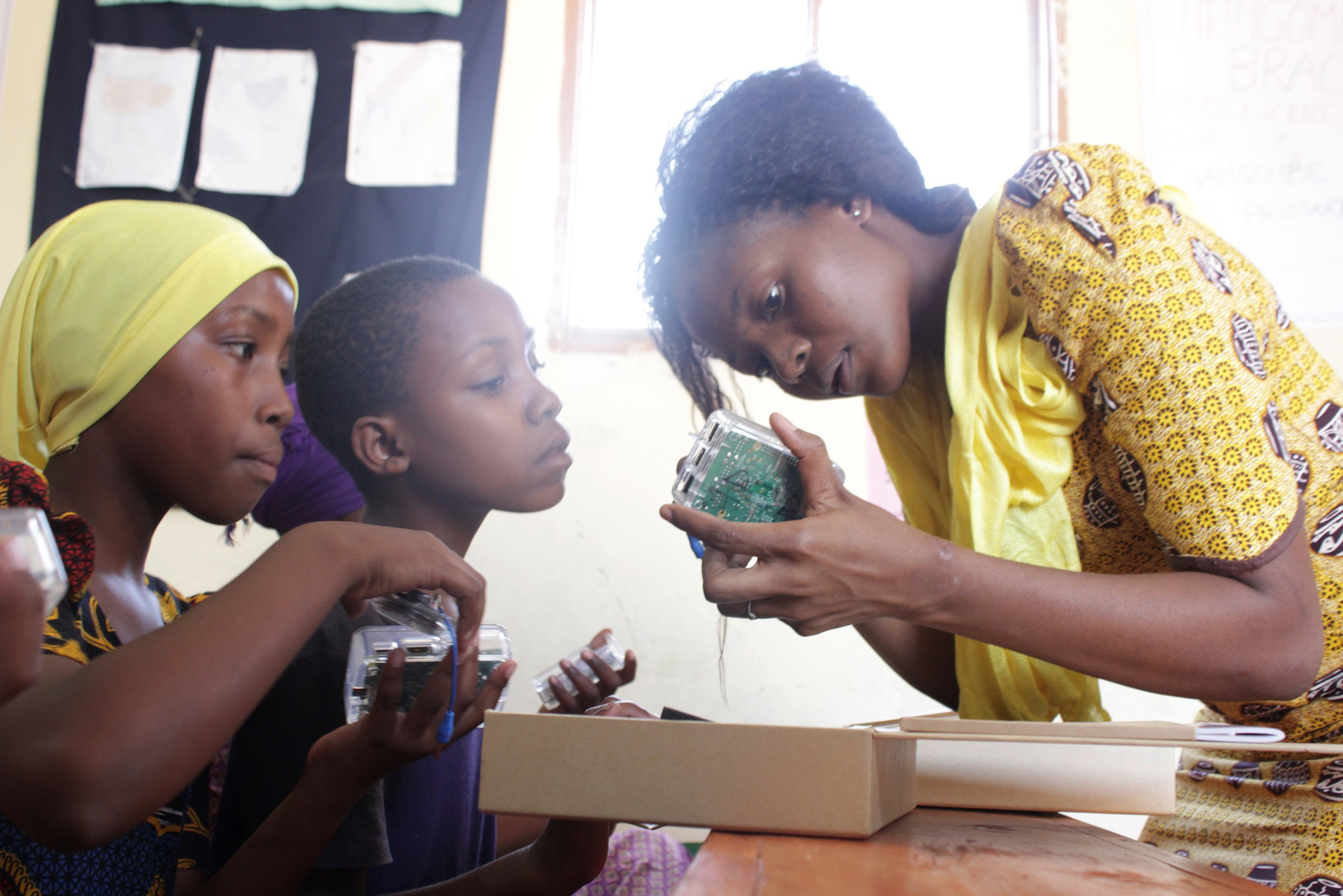 The Kano computer kits used in the clubs are low-cost, easily transportable, can be rebuilt multiple times and are highly applicable in countries where connectivity is low.