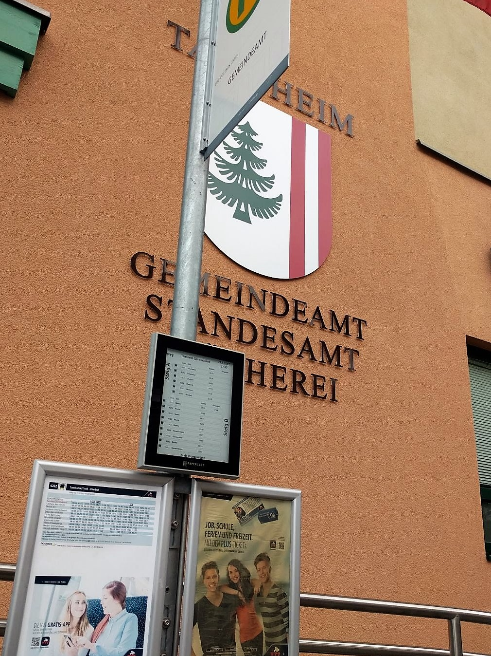 Papercast e-paper passenger information bus stop displays are being piloted in Tannheim, Austria.