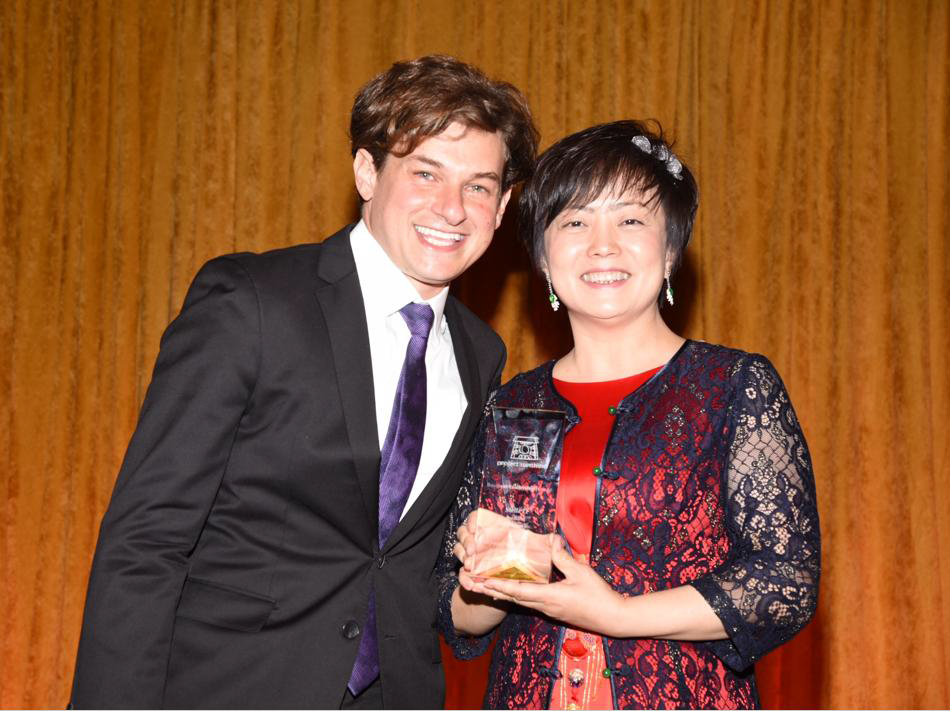 Joseph Weilgus, the founder of Project Sunshine presents the prize to Stella Li.