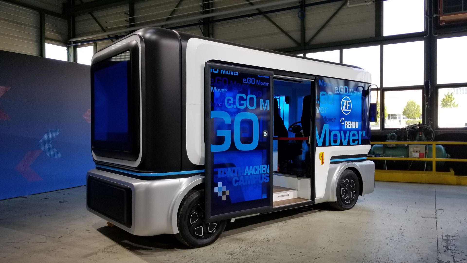Autonomous and electric: people mover to start series production in 2019.