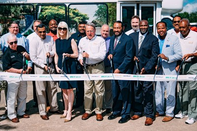 Metro Board members Sanjay Ramabhadran and Cindy Siegel along with President & CEO Tom Lambert join Missiouri City Mayor Allen Owen, U.S. Rep. Al Green and others for commemorative ribbon cutting.