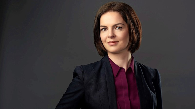 Aline Frantzen Headshot W800 H800