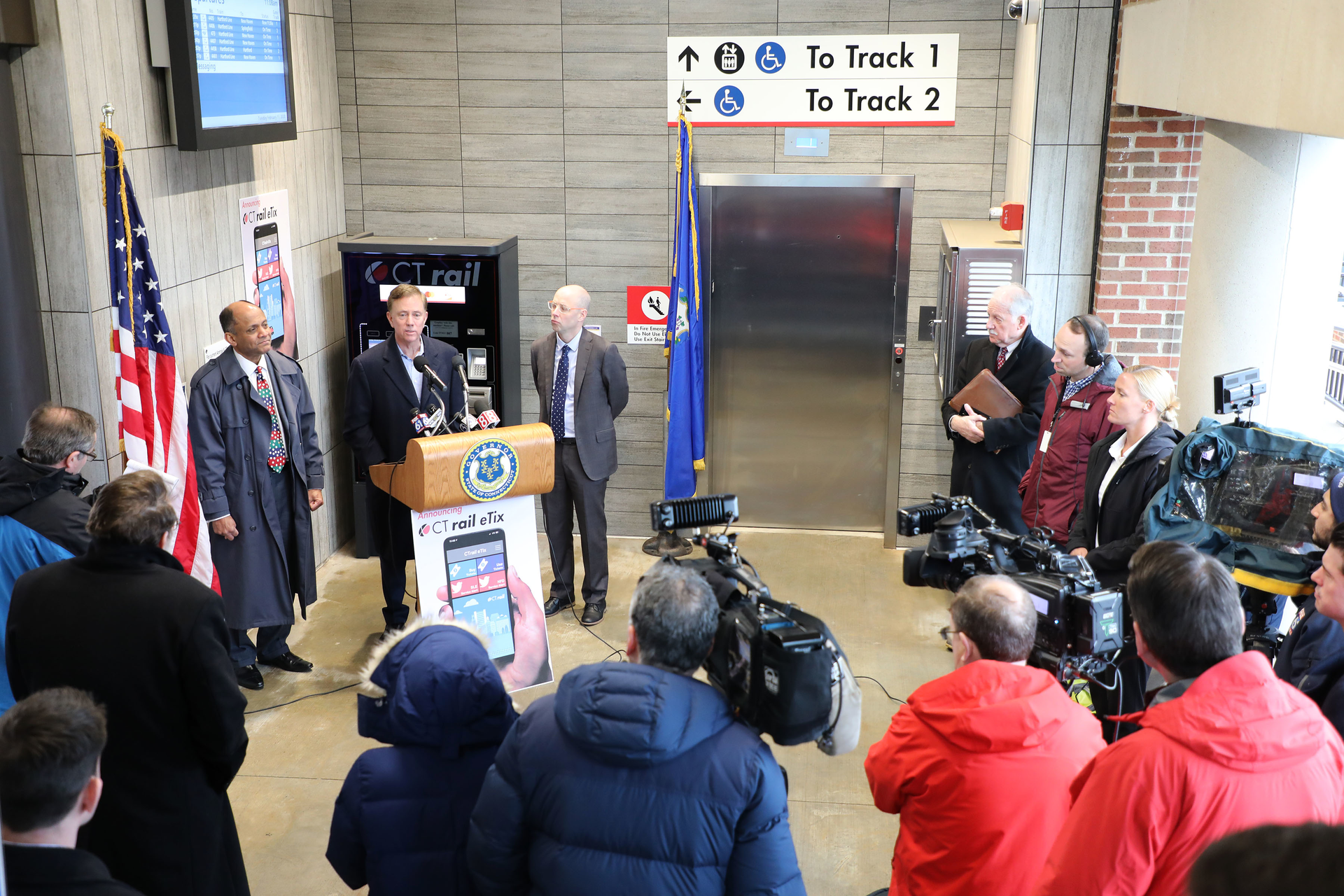 Gov. Lamont announces mobile ticketing is now available on the Hartford Line and the Shore Line East.