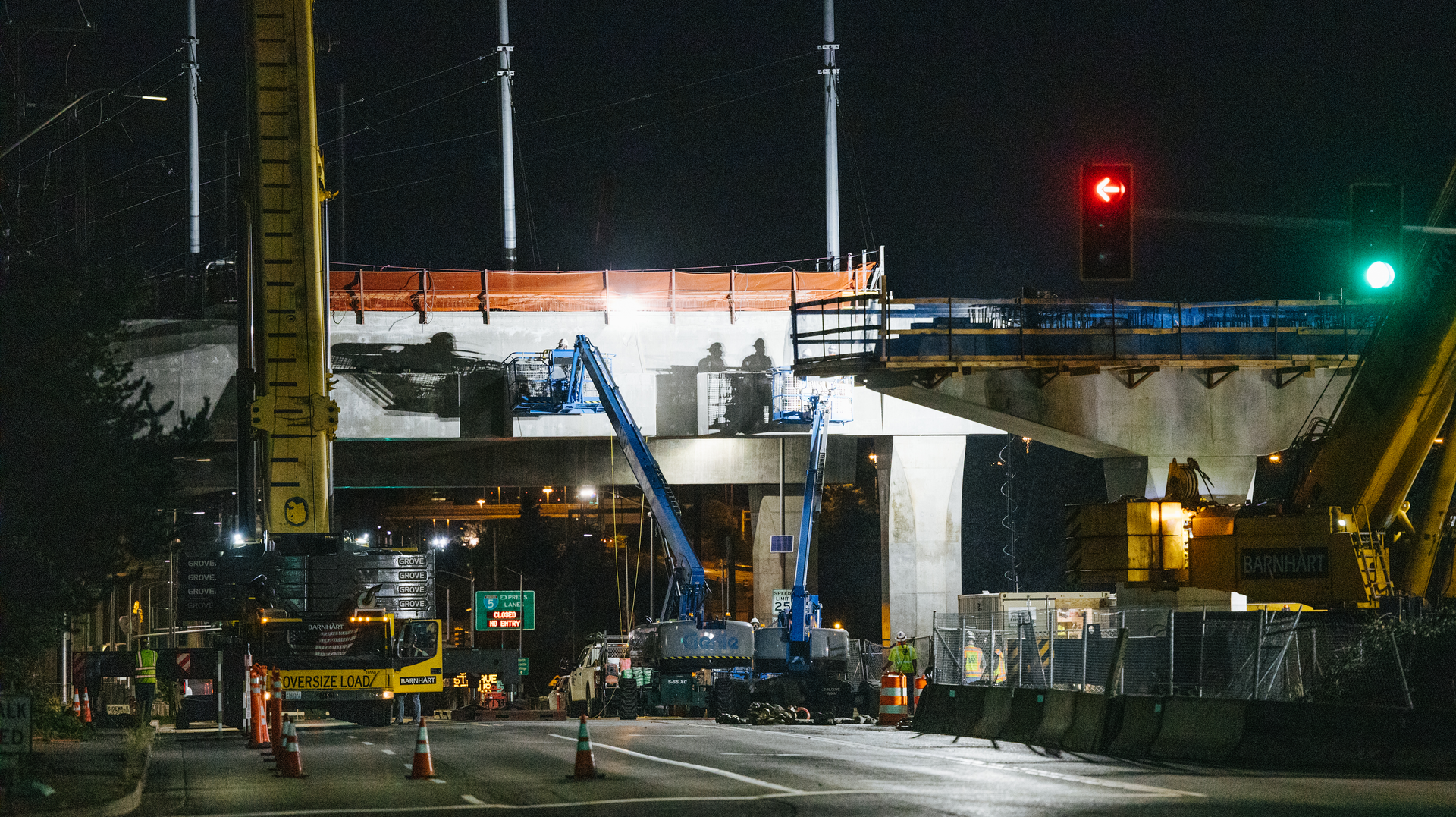 The southernmost girders were installed joining the Lynnwood and Northgate projects.