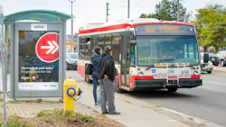 Of the 600 new buses, 300 will be hybrid buses and 300 will be electric buses. Of the 600 new buses, 300 will be hybrid buses and 300 will be electric buses.