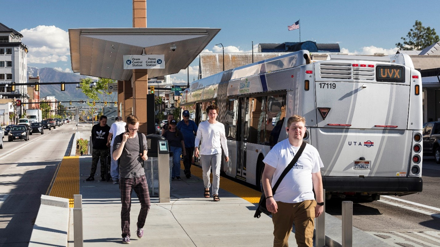 AECOM helped UTA to deploy innovative solutions for its Utah Valley Express, including reduced right-of-way acquisitions. *Note, this photo was taken pre-COVID-19.