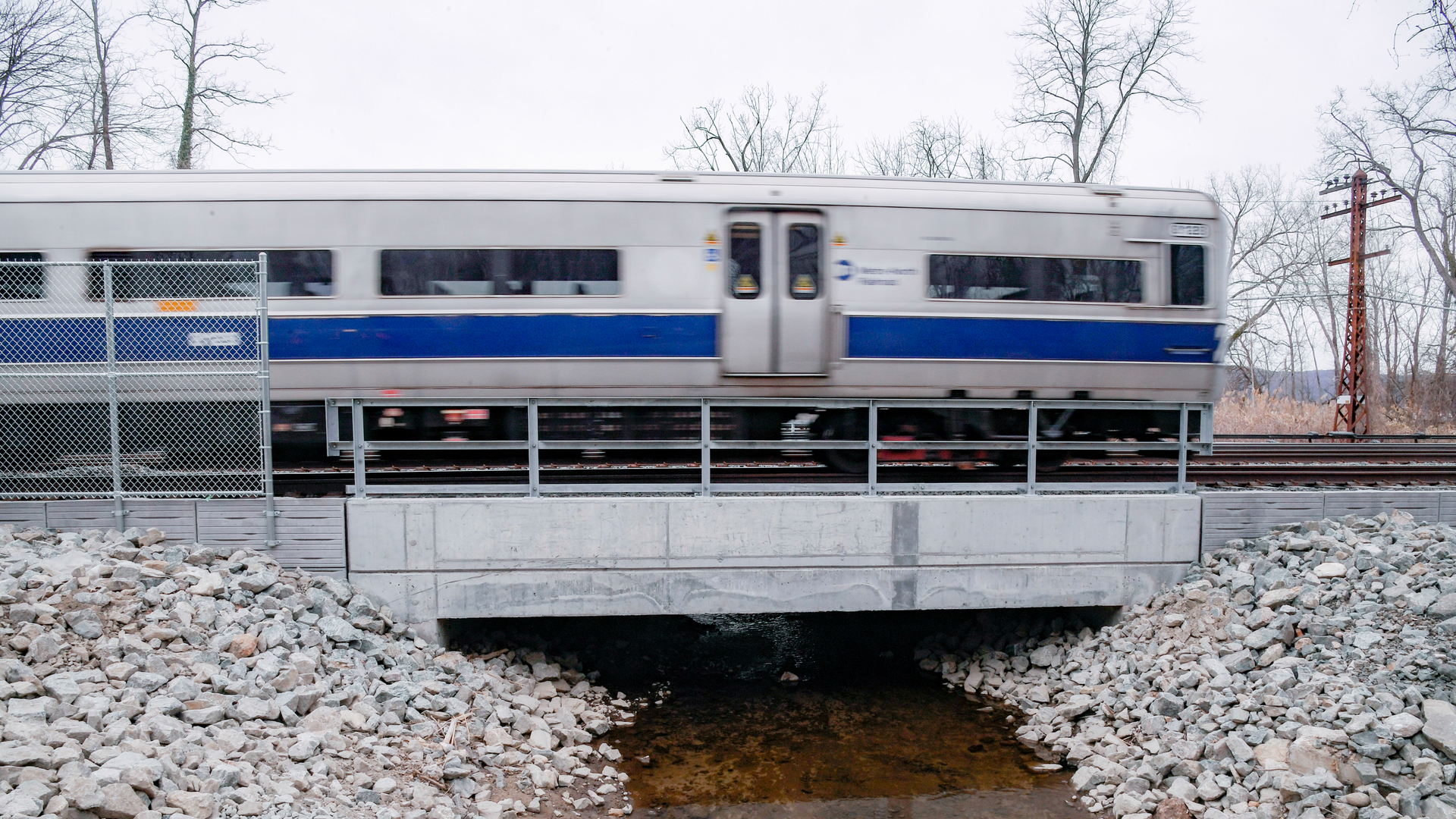 51957663115 Aa109abe1d O