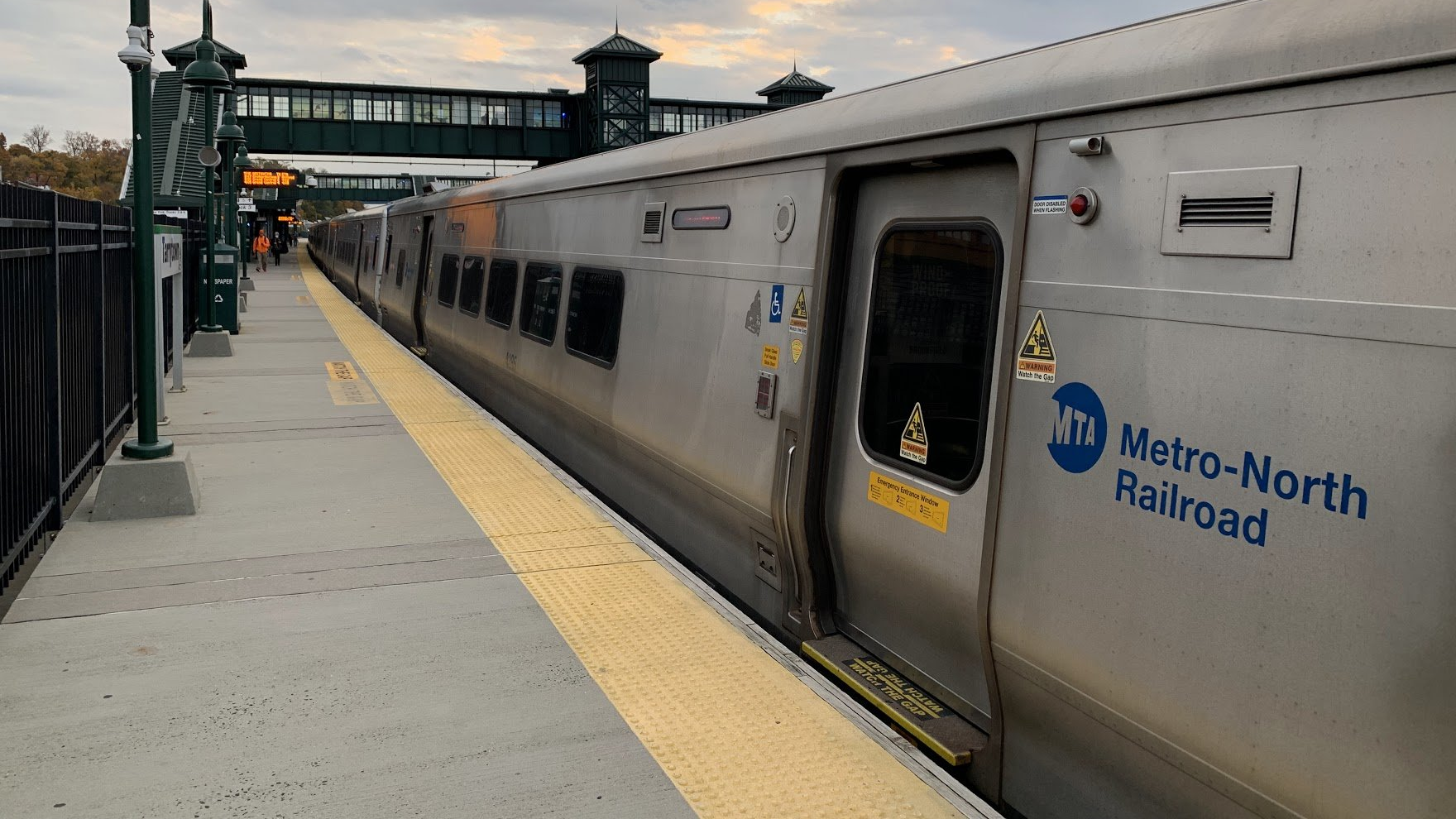 Fs Apmuj Xs A Is29l Metro North Rail