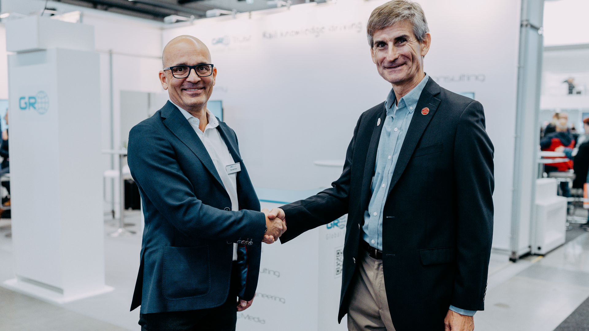 L-R: Harald Eller, CEO, Global Rail Trust; Gordon Bachinsky, President, Advanced Rail Management