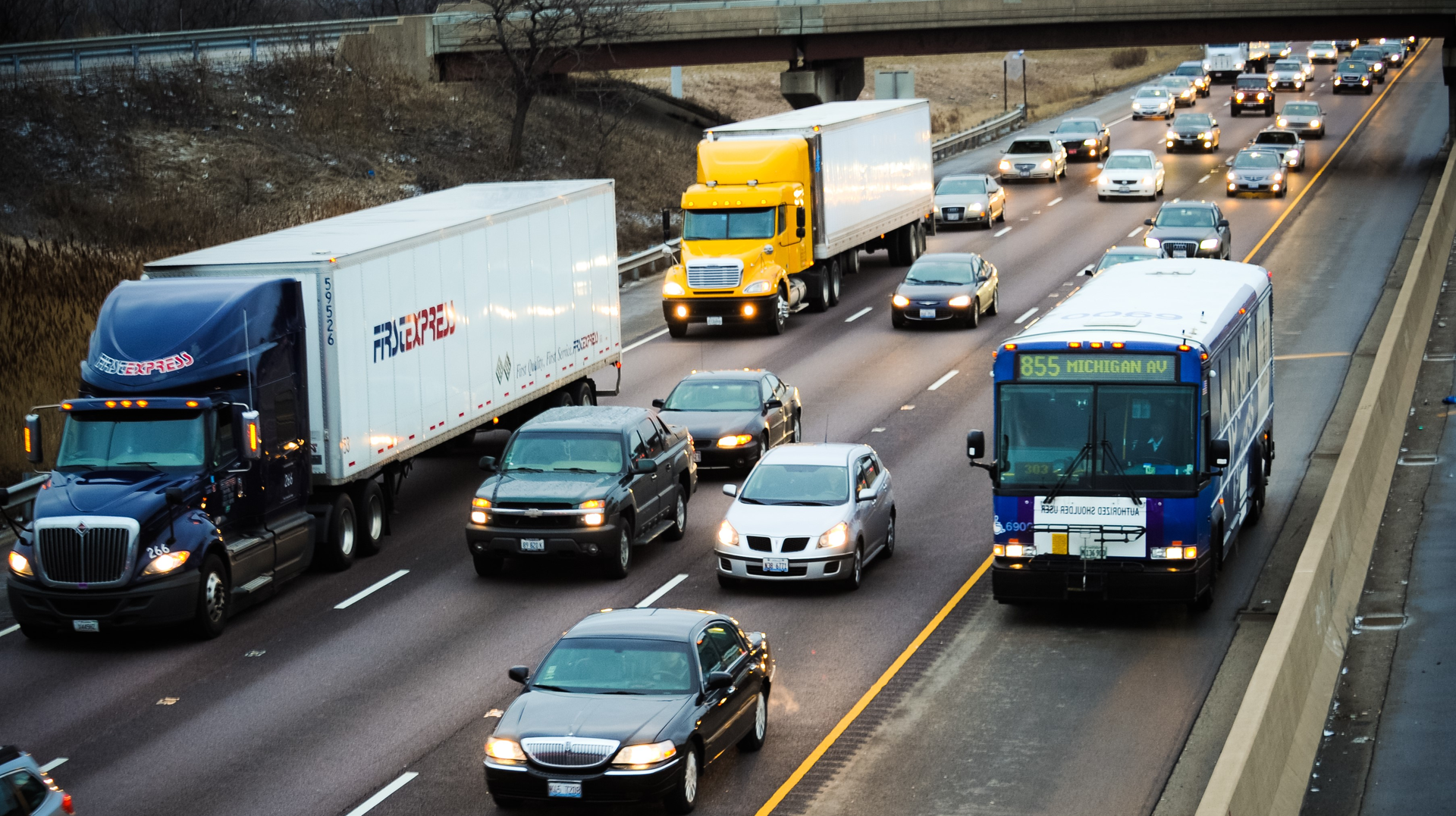 A Pace bus using the shoulder on a Chicago area highway.