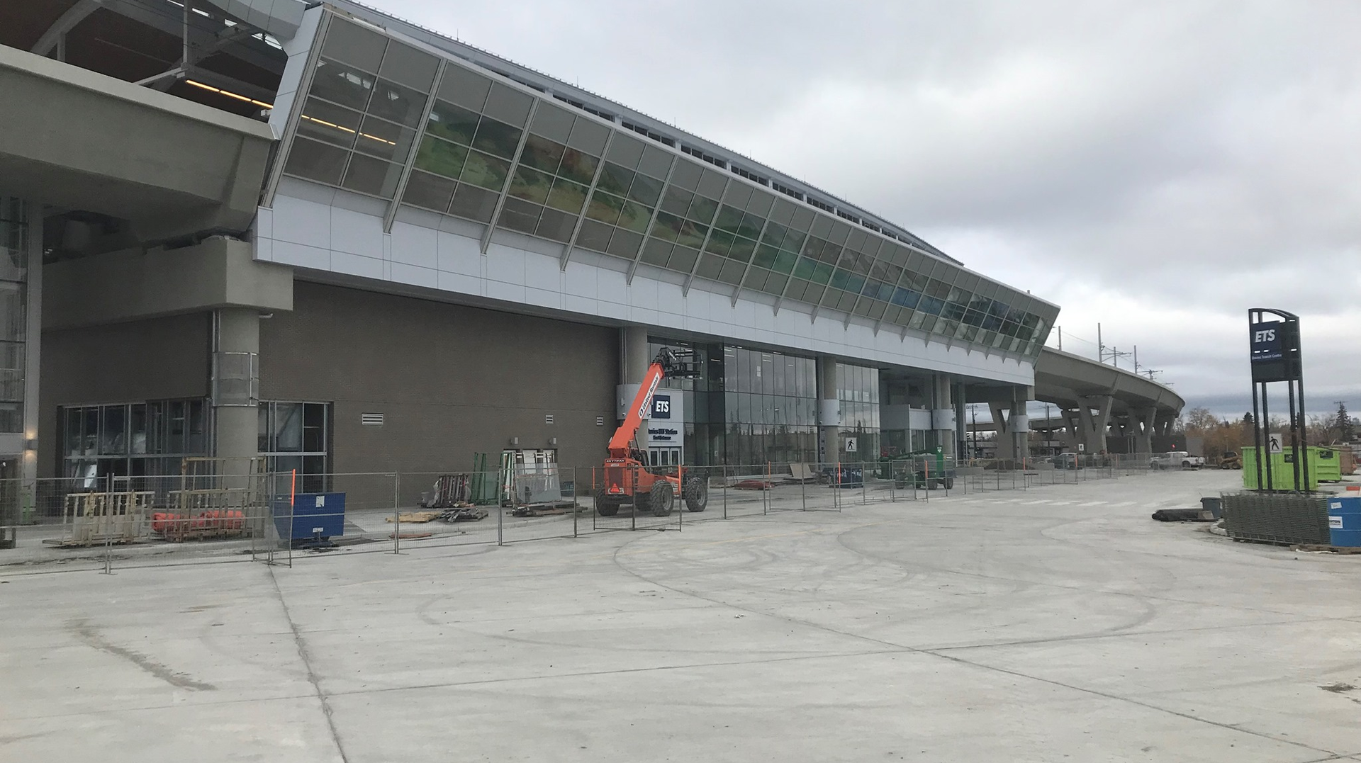 Inspections revealed cracks in about 40 percent of the concrete piers supporting the elevated guideway of the Valley Line Southeast LRT project in Edmonton, Alberta.