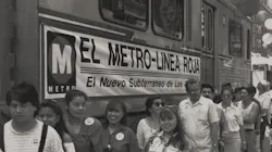 Crowds on the Red Line shortly after it opened in 1993. Crowds on the Red Line shortly after it opened in 1993.