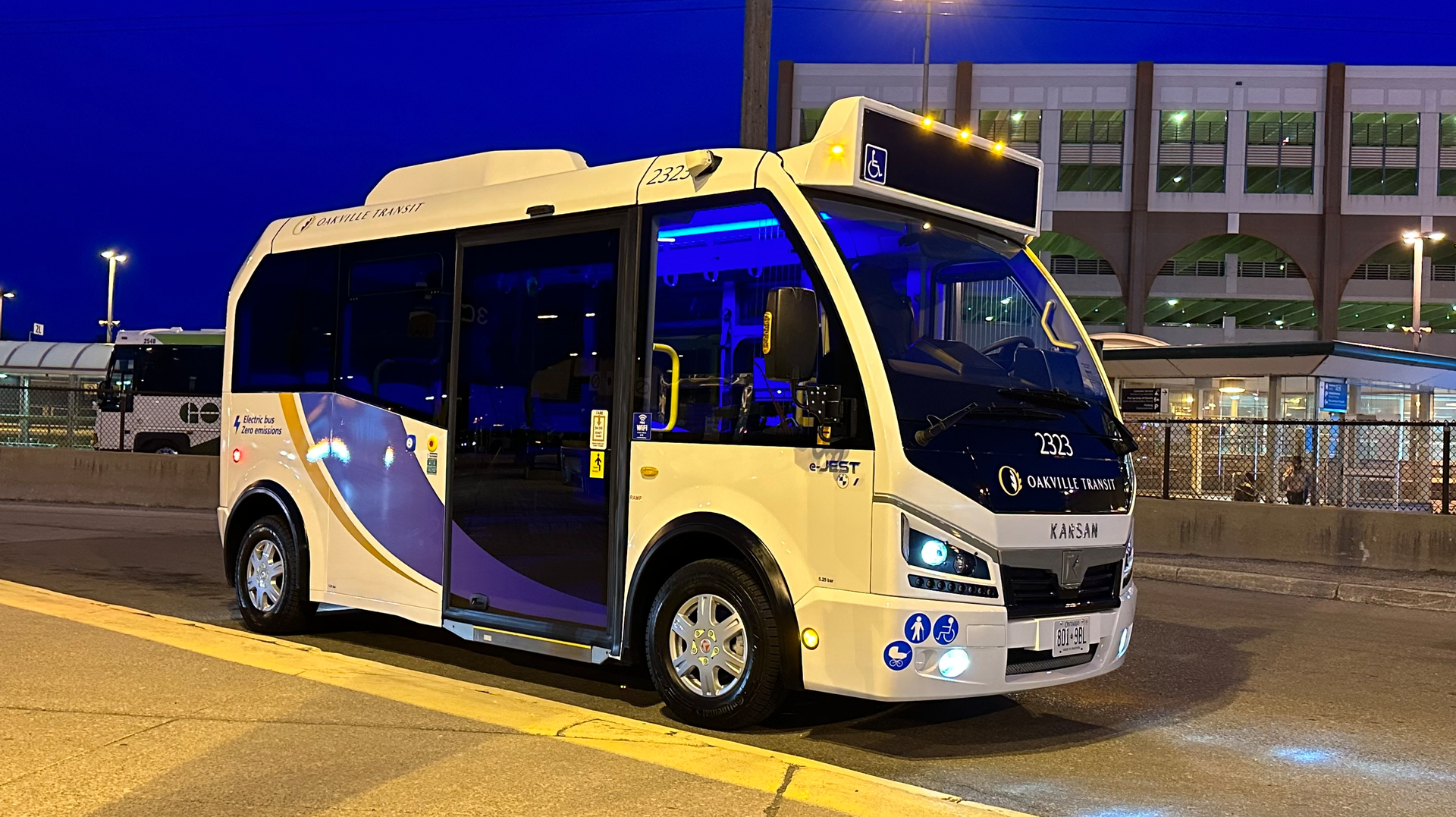 Oakville Transit was the second provider in North America to take delivery of an e-JEST vehicle. The 15 vehicles support Oakville Transit's phased zero-emission fleet transition.