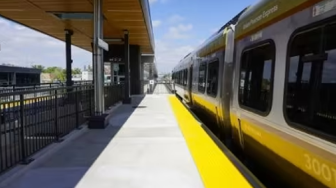 Metrolinx has awarded a contract to Kenaidan Contractors Ltd for construction of a pedestrian connection between Bloor GO/UP Station and Dundas West TTC Station.