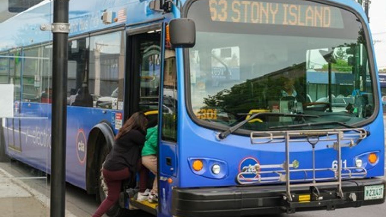 CTA electric bus.