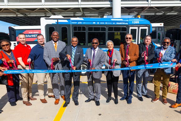 657c7e7470b2e0001f0569a6 Metrofutureoftransitribboncutting121220231 Crop