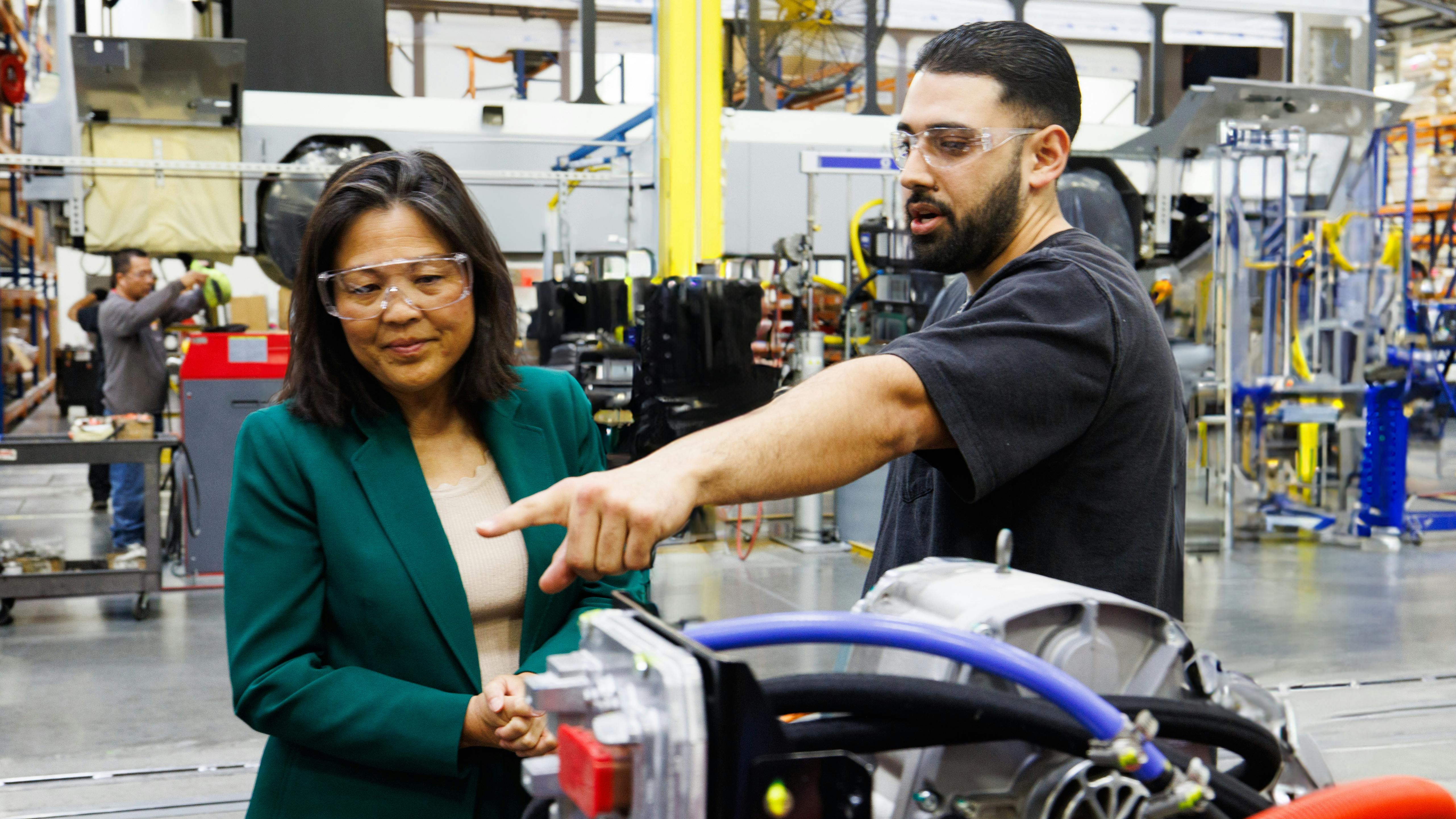 USDOL Acting Secretary of Labor Julie Su tours GILLIG Livermore facility.