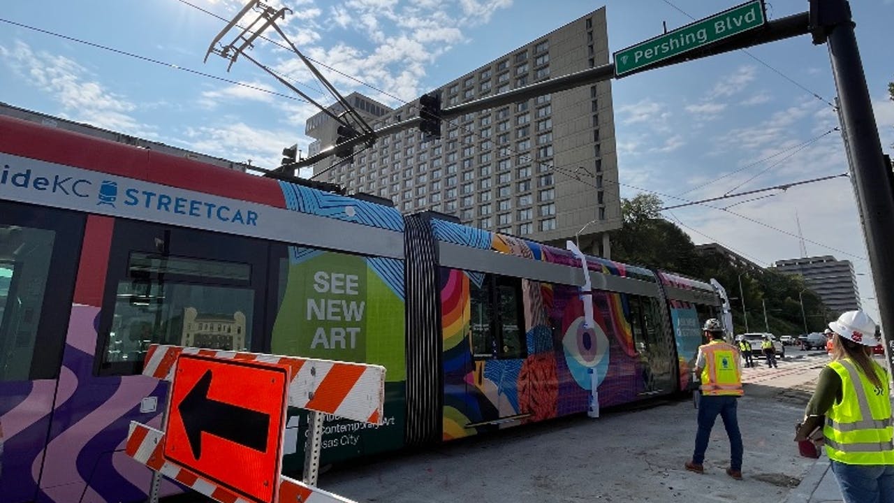 Kansas City Streetcar begins testing on Main Street