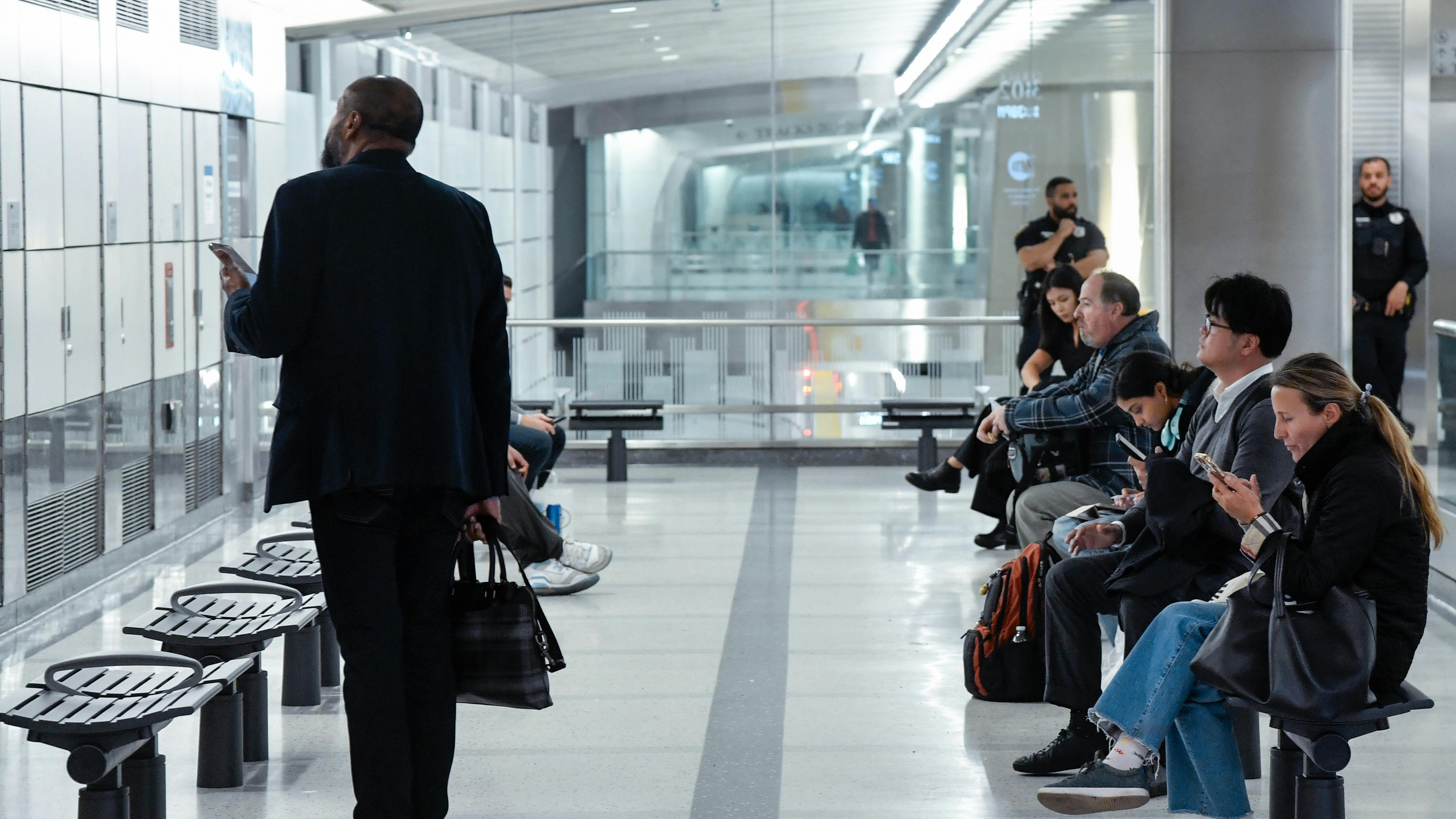 MTA has opened a new customer seating area on the mezzanine level of Grand Central Madison.