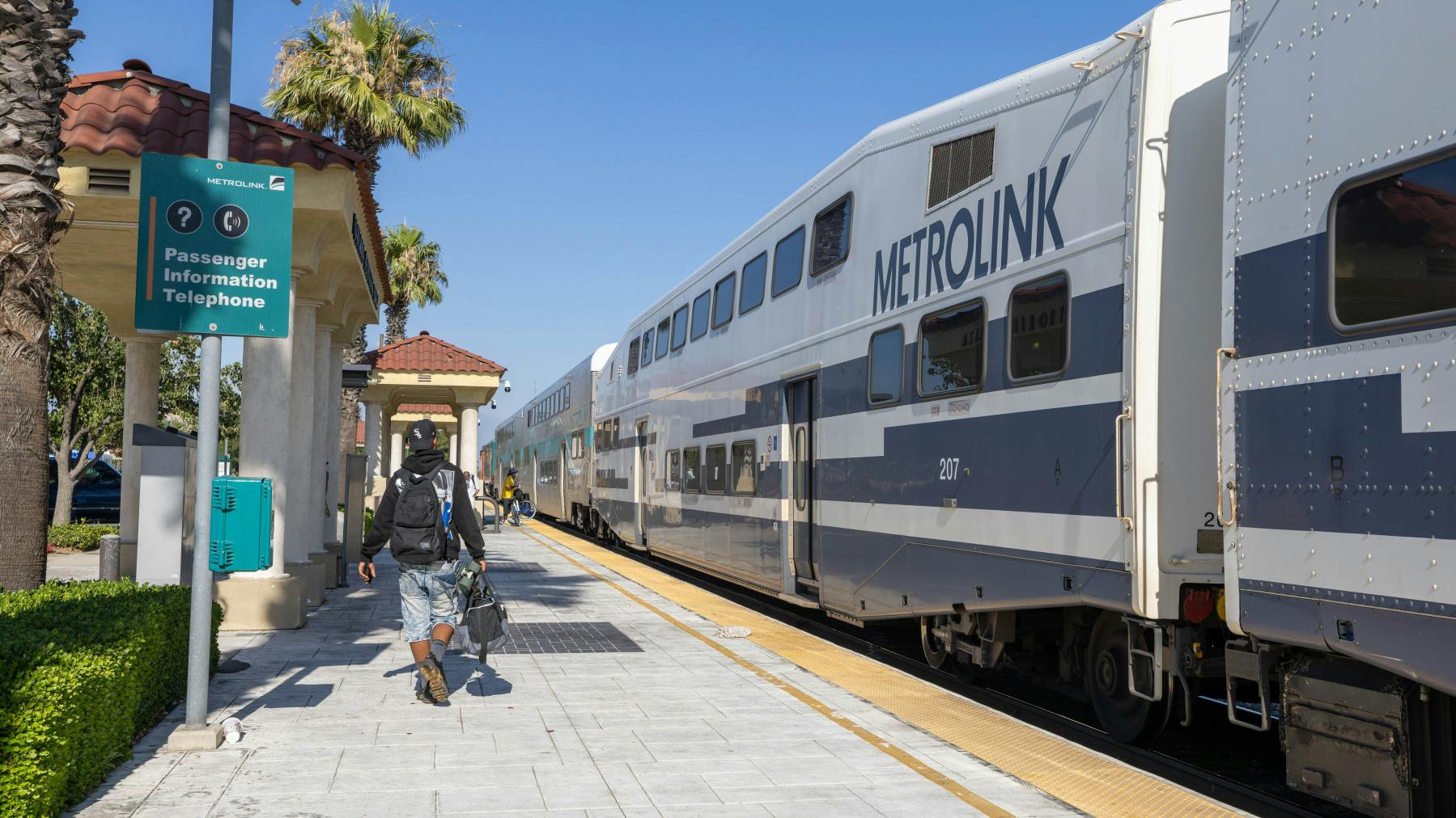 The new technology works to reduce traffic congestion on Juniper Avenue between Orange Way and Ceres Avenue, while improving safety for drivers and pedestrians along the corridor.