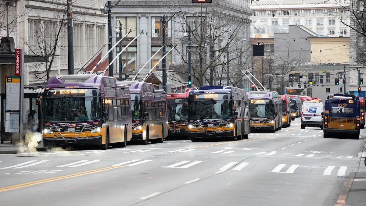 A new survey from Commute Seattle reveals that while telework remains popular, transit travel and drive-alone trips are on the rise as more people return to the office after years of social and personal change.