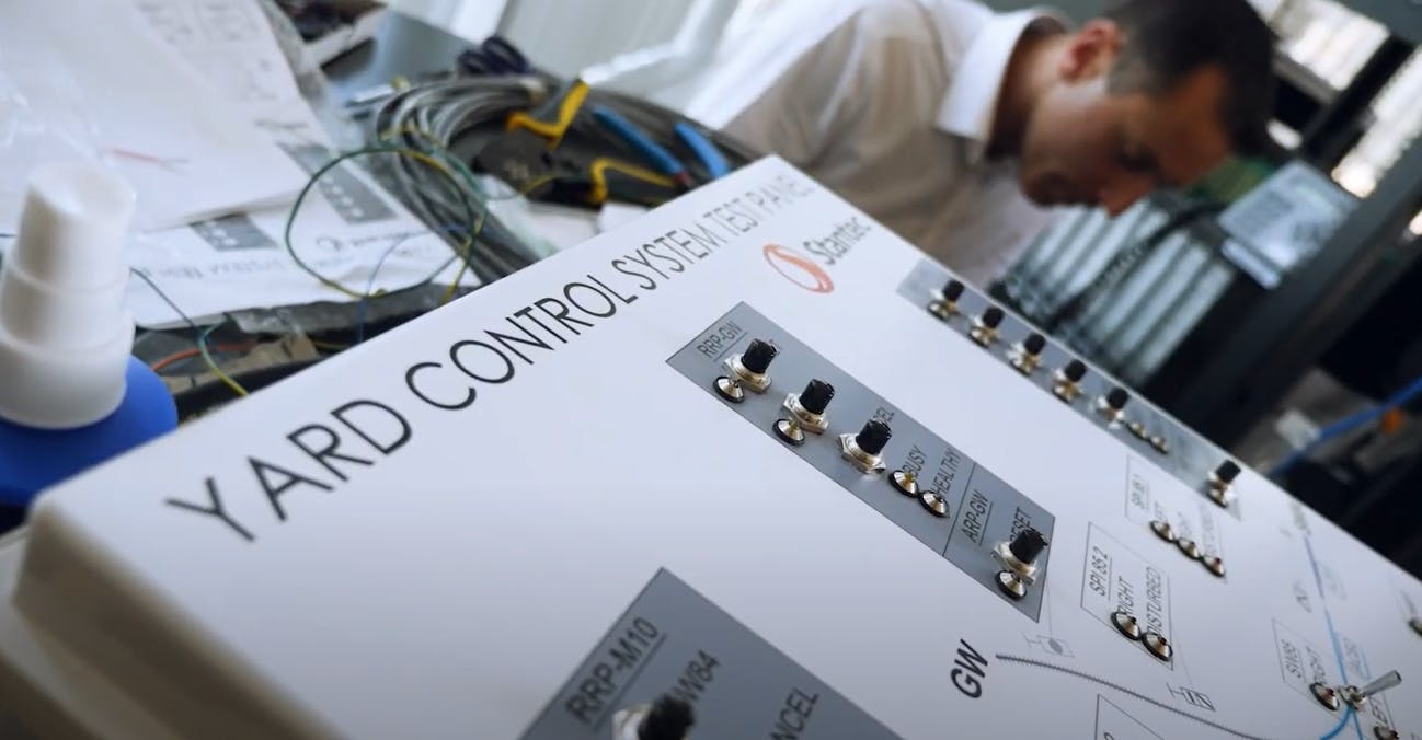 Semaphore IQ offers wireless connection between the user and the central system.