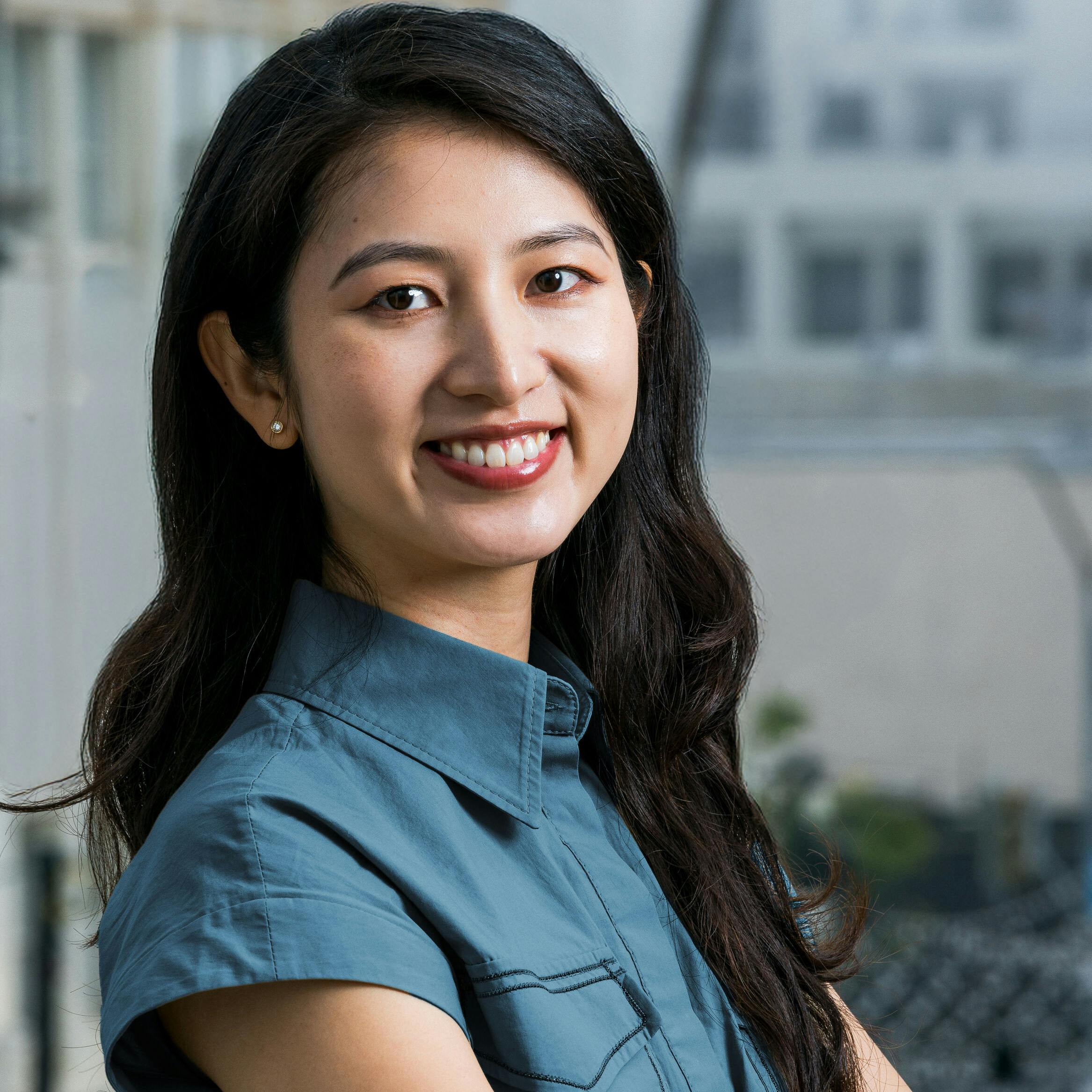 686c01253f140f18d08fd049 Candiceheadshot