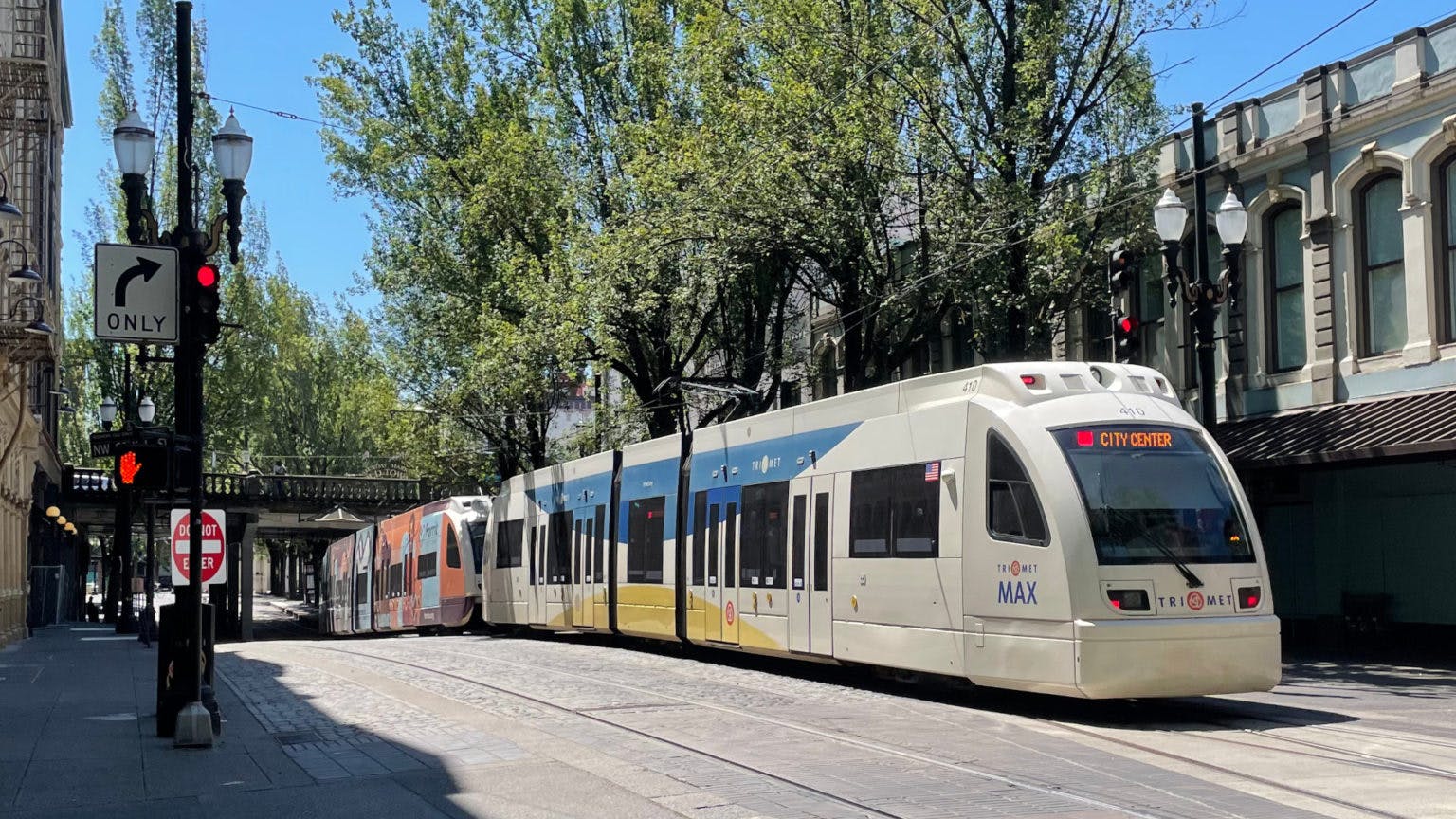 TriMet MAX 4 type train.