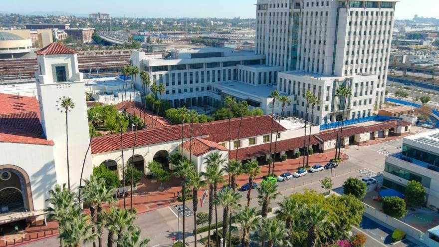 The Los Angeles County Metropolitan Transportation Authority selected FlatironDragados to build the Southeast Gateway Line and Link Union Station to enhance rail traffic efficiency and expand access to safe, reliable transit.