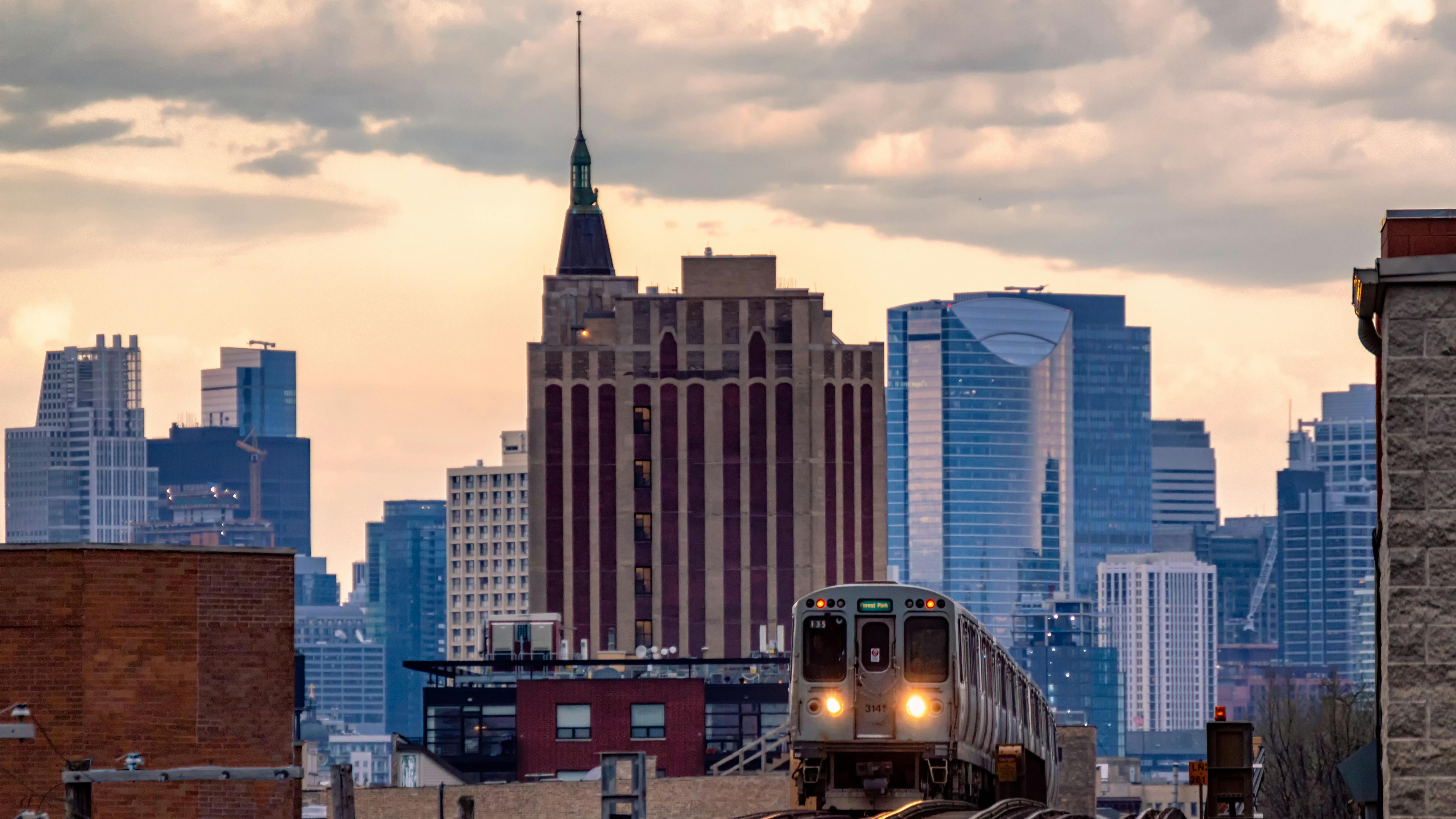 An outbound train from The Loop in Chicago on a station approach.