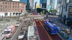 The image provides a bird's eye view of a center bus lane already established in the city. The image provides a bird's eye view of a center bus lane already established in the city.