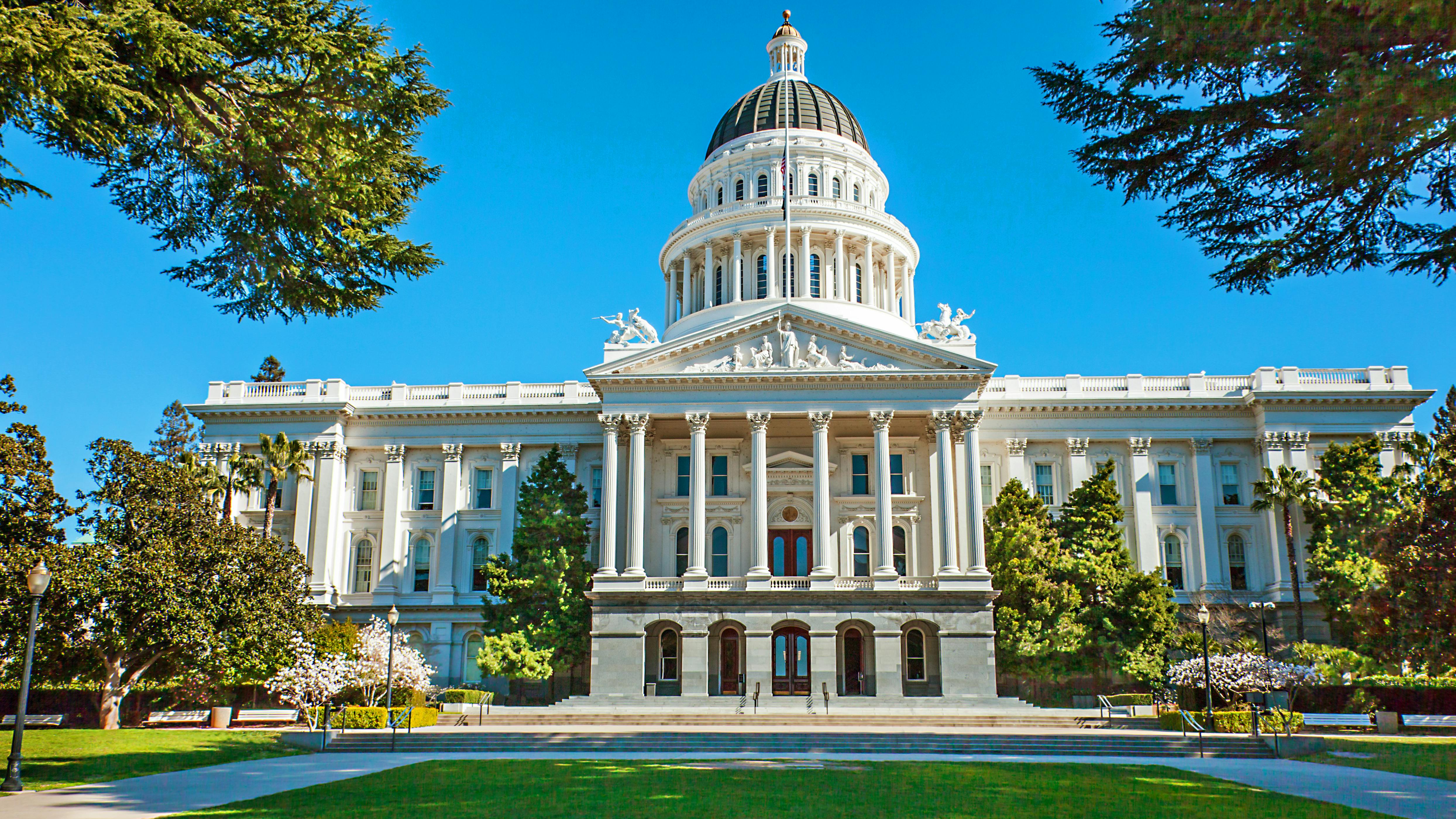 The image shows the California State Capitol building.