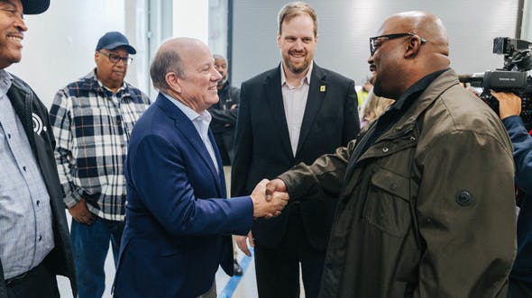 Mayor Mike Duggan greets AFSCME Local 314 President Muneer Isman, who represents DDOT Mechanics, on their new contract that pays them a wage competitive with all other transit agencies in the region.