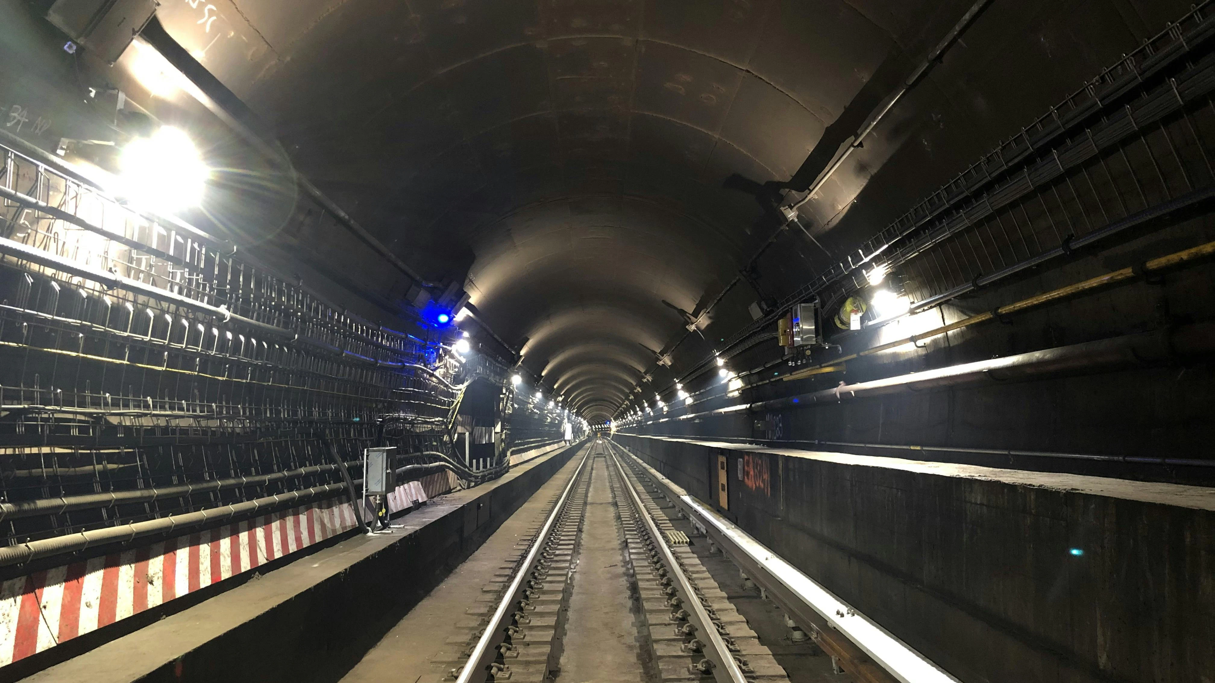picture of inside the rutgers tunnel with emergency lighting