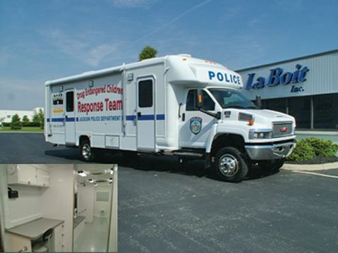 33footdrugendangeredchildrensresponsevehicle 10044399