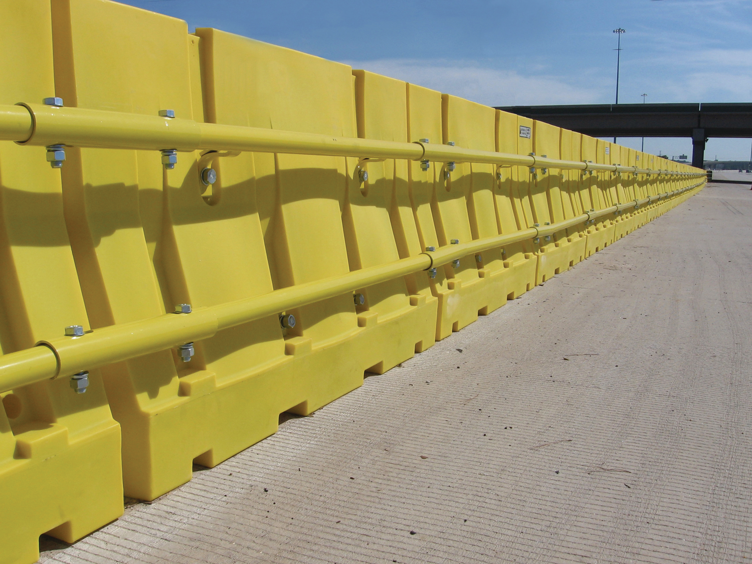 Plasticwaterfilledbarriers 10047844