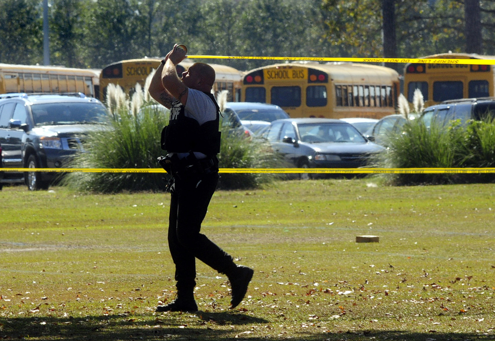 Schoolshooting 10441928