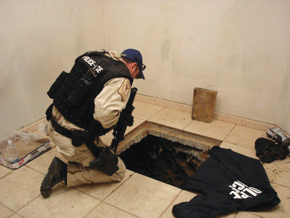 1924rhtunnelexituswithiceagent 10615906